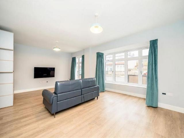 4 bedroom terraced house to rent