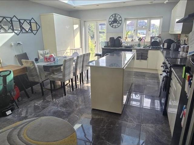 4 bedroom terraced house to rent