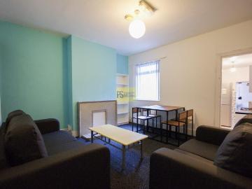4 bedroom terraced house to rent