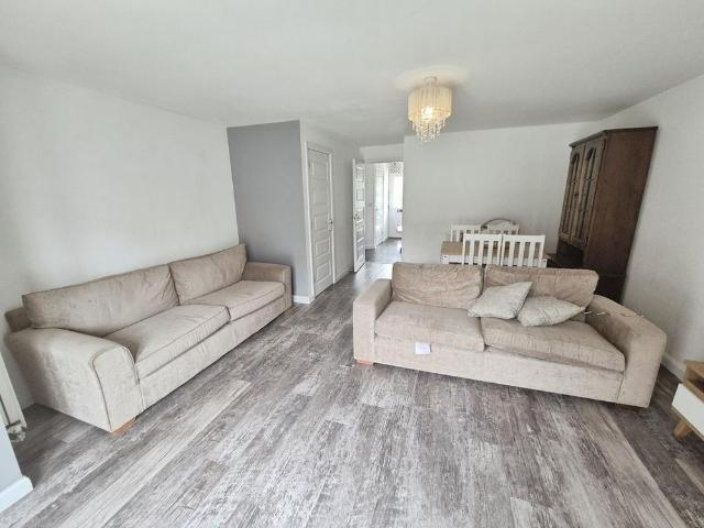 4 bedroom terraced house to rent