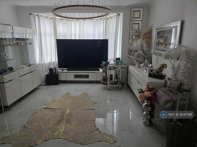 4 bedroom terraced house to rent