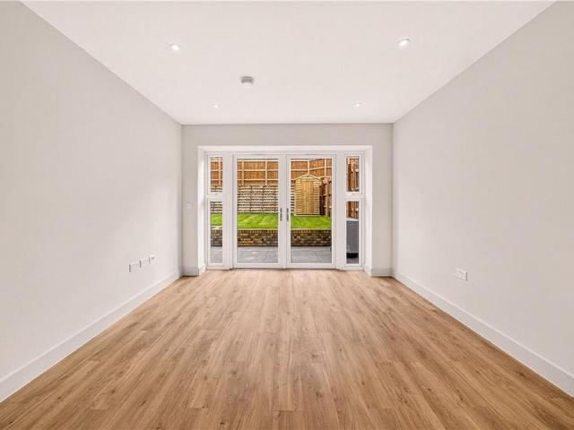 4 bedroom terraced house to rent