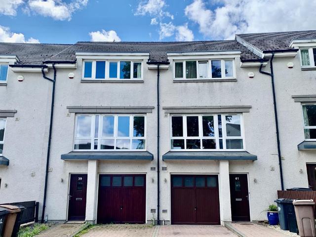 4 bedroom terraced house to rent