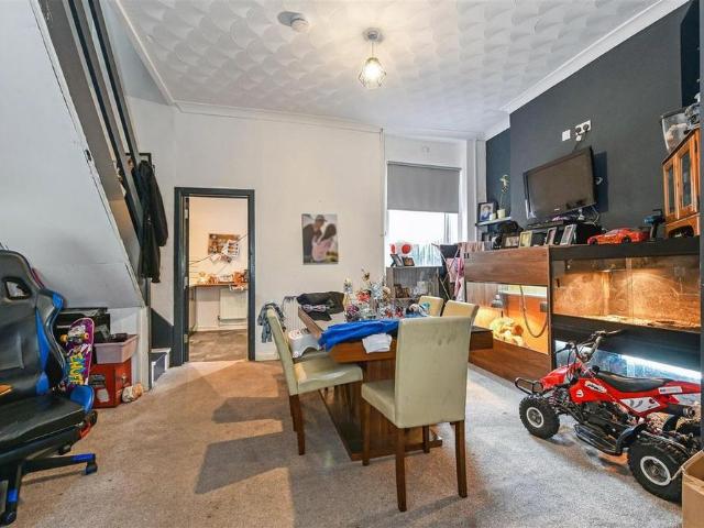 4 bedroom terraced house to rent