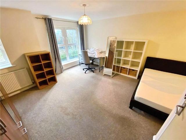 4 bedroom terraced house to rent
