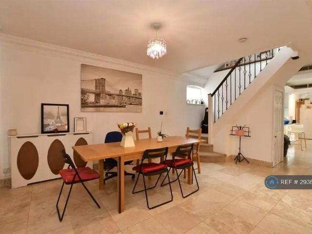 4 bedroom bungalow to rent