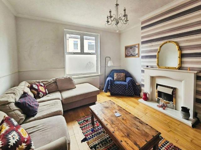 4 bedroom terraced house to rent
