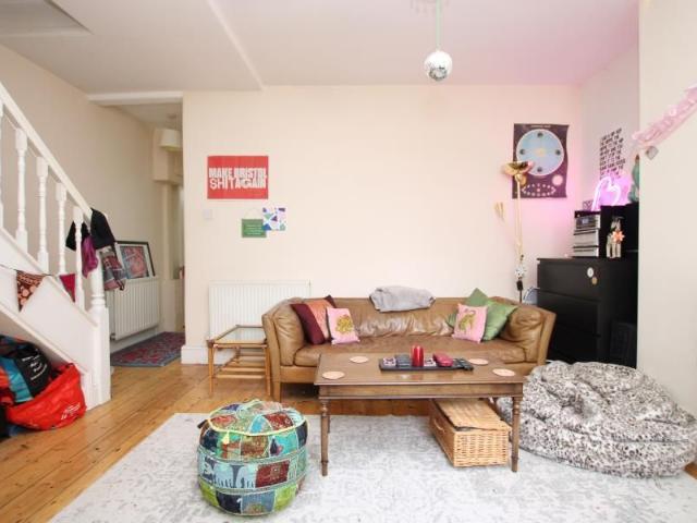 4 bedroom terraced house to rent