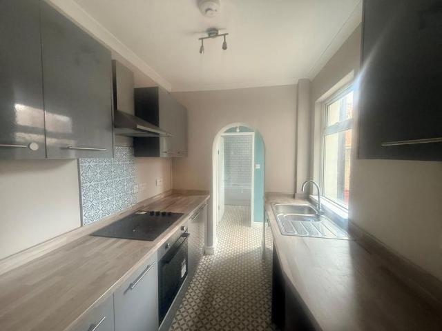 4 bedroom terraced house to rent