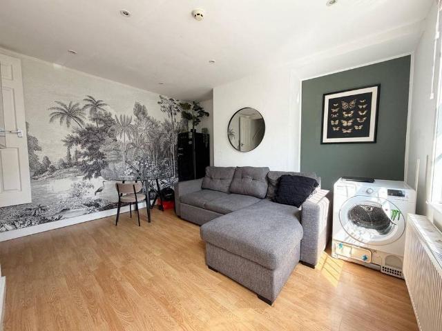4 bedroom terraced house to rent
