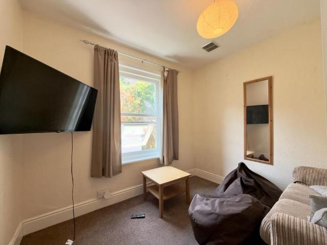 4 bedroom terraced house to rent