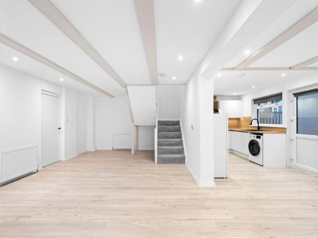 4 bedroom terraced house to rent