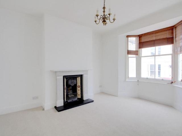 4 bedroom terraced house to rent