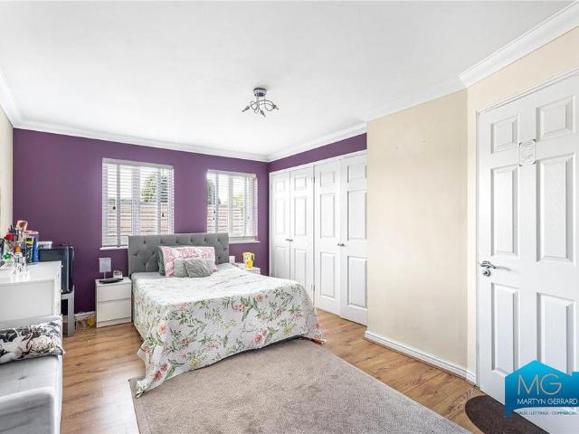 4 bedroom terraced house to rent
