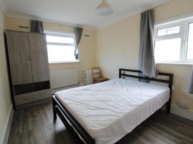 4 bedroom terraced house to rent