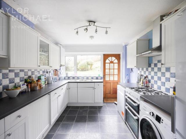 4 bedroom terraced house to rent