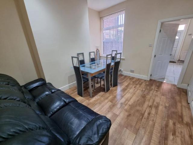 4 bedroom terraced house to rent