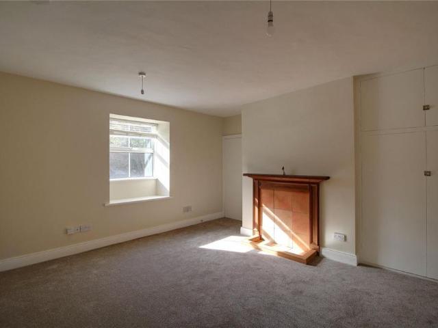 4 bedroom terraced house to rent