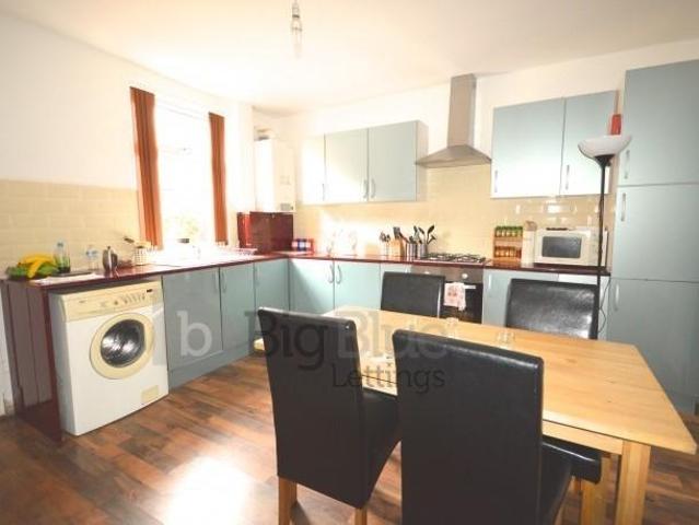 4 bedroom terraced house to rent
