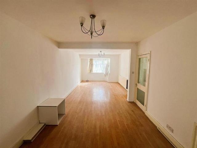 4 bedroom terraced house to rent