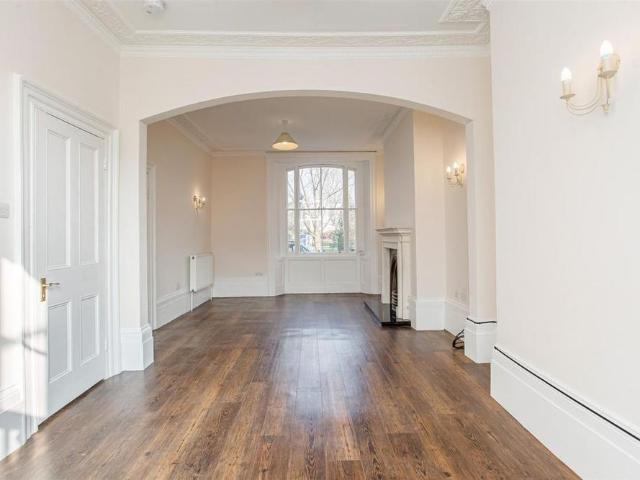 4 bedroom terraced house to rent