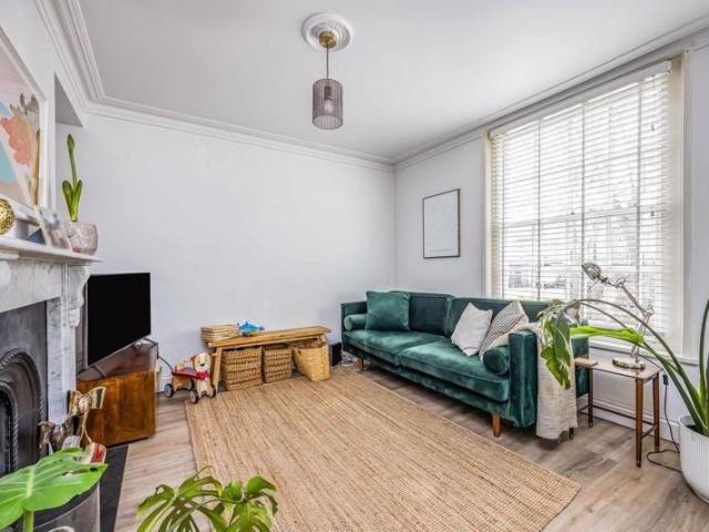 4 bedroom terraced house to rent