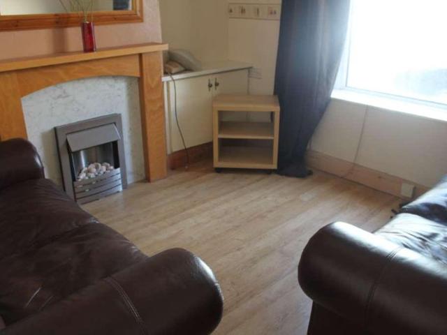 4 bedroom terraced house to rent
