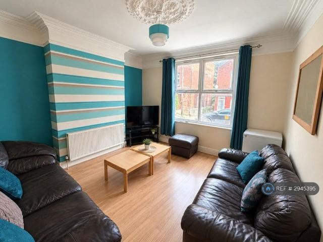 4 bedroom terraced house to rent
