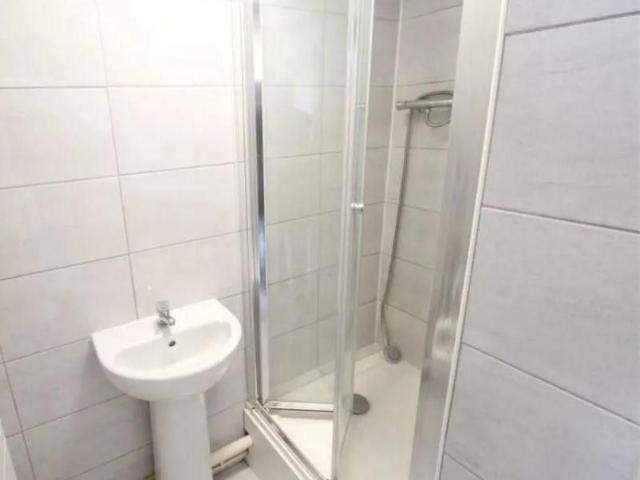 4 bedroom terraced house to rent