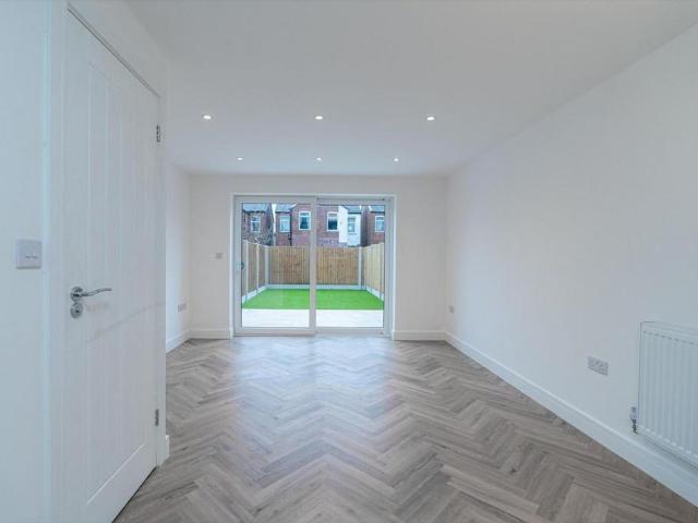 4 bedroom terraced house to rent