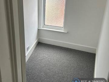 4 bedroom terraced house to rent