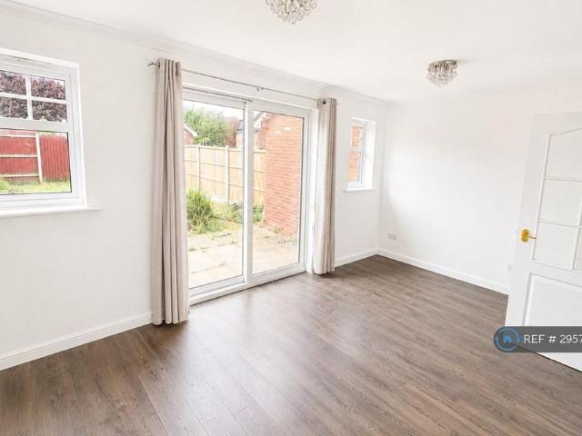 4 bedroom terraced house to rent