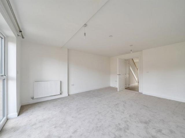4 bedroom terraced house to rent