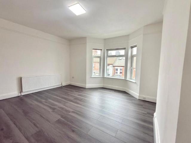 4 bedroom terraced house to rent