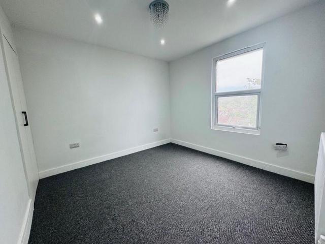 4 bedroom terraced house to rent