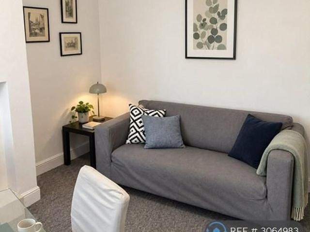 4 bedroom terraced house to rent