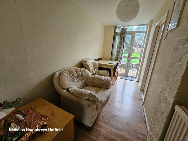 4 bedroom terraced house to rent