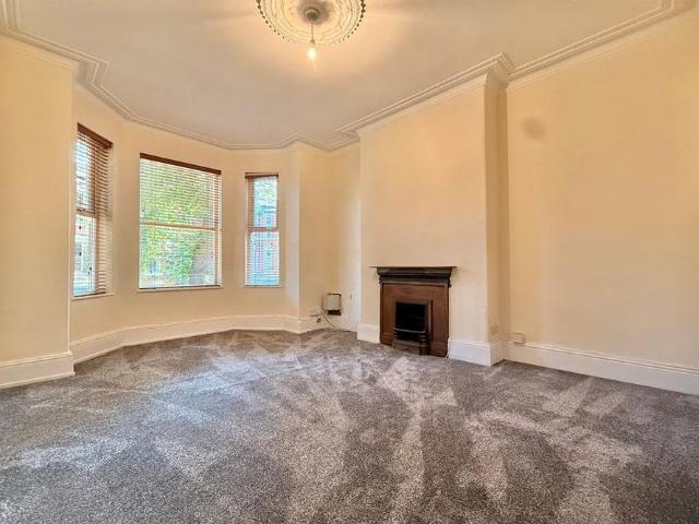 4 bedroom terraced house to rent