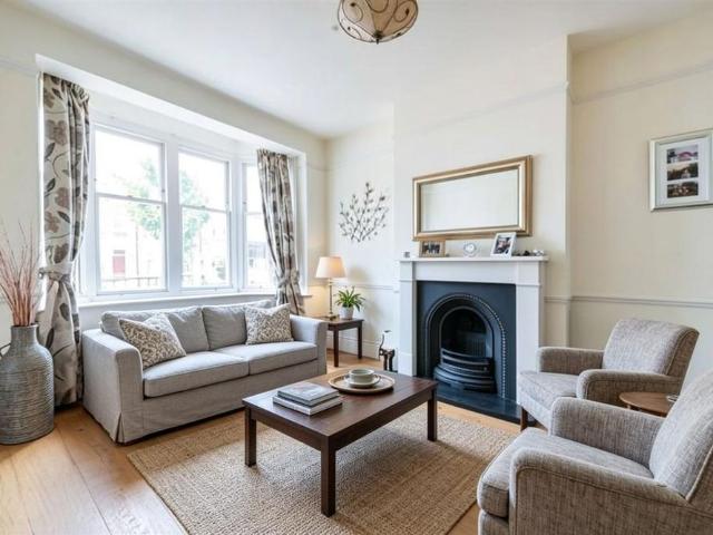 4 bedroom terraced house to rent
