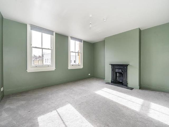 4 bedroom terraced house to rent
