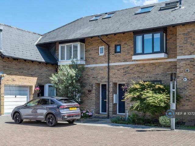 4 bedroom terraced house to rent