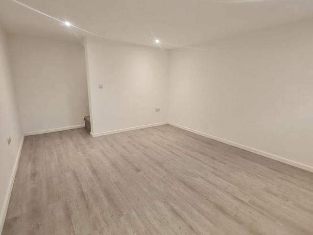 4 bedroom terraced house to rent