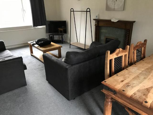 4 bedroom detached house to rent