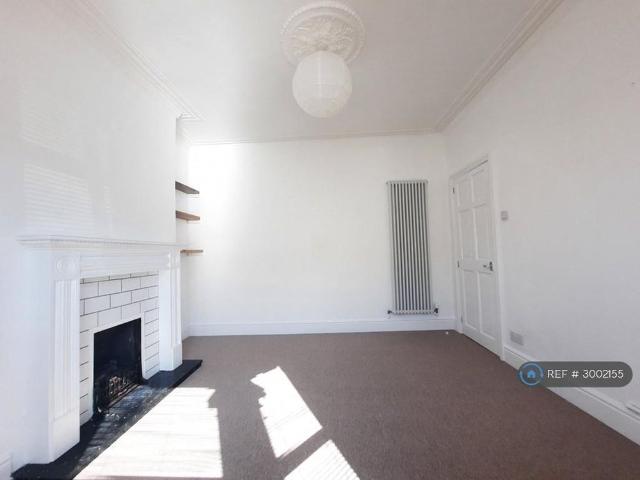 4 bedroom terraced house to rent