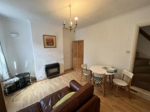 4 bedroom terraced house to rent
