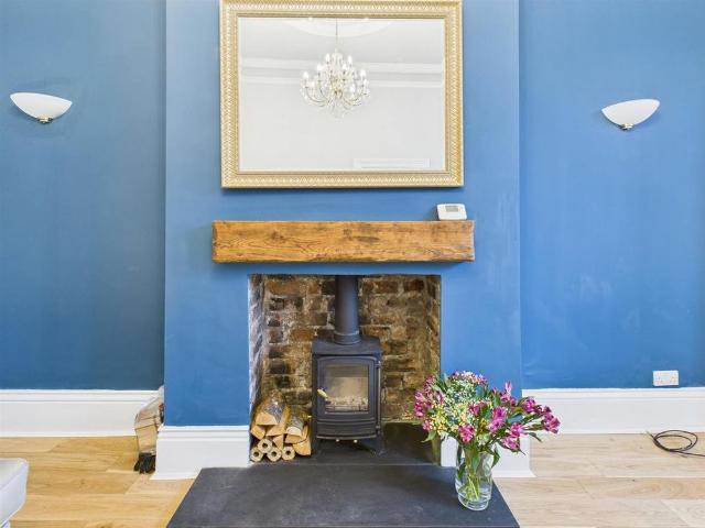 4 bedroom terraced house to rent