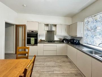 4 bedroom terraced house to rent