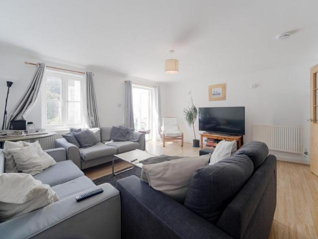 4 bedroom terraced house to rent