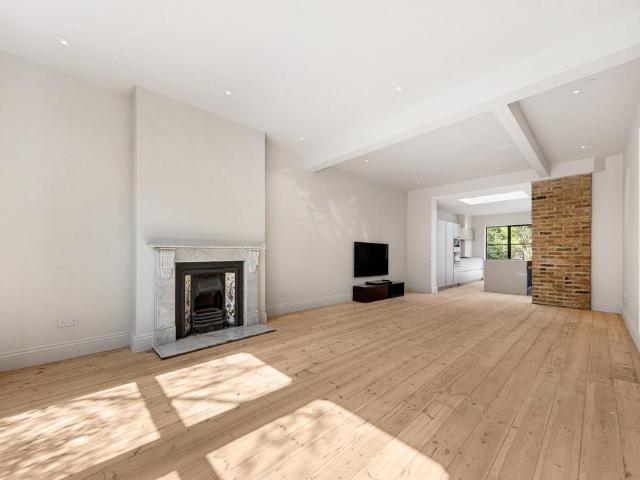 4 bedroom terraced house to rent