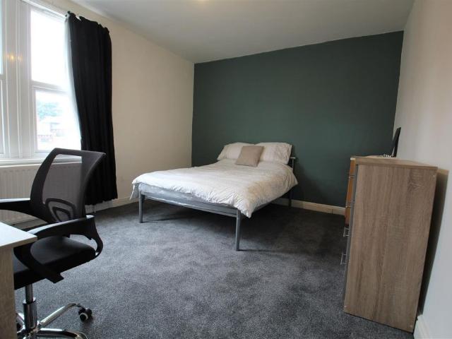 4 bedroom terraced house to rent